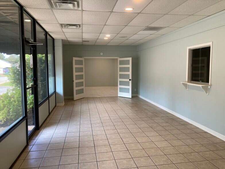 More Photos Of 18 W Gibson St, Hartwell Medical For Lease