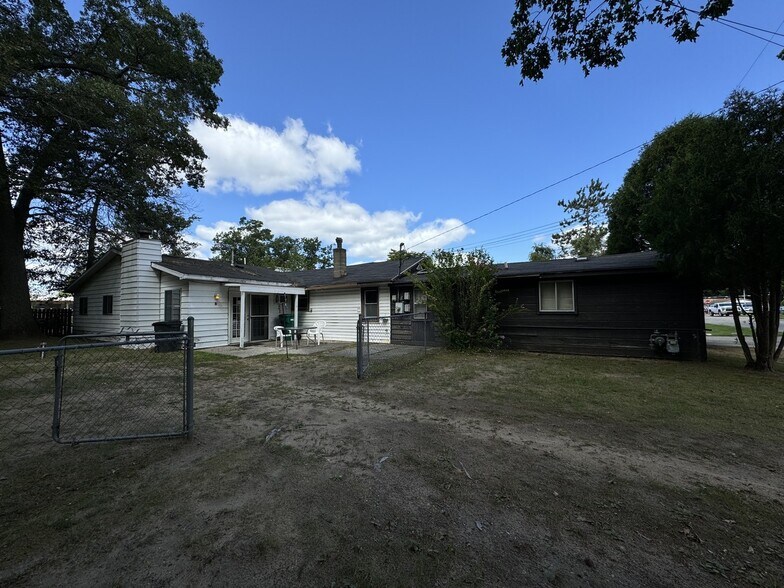 More Photos Of 2989 W Houghton Lake Dr, Houghton Lake Apartments For Sale