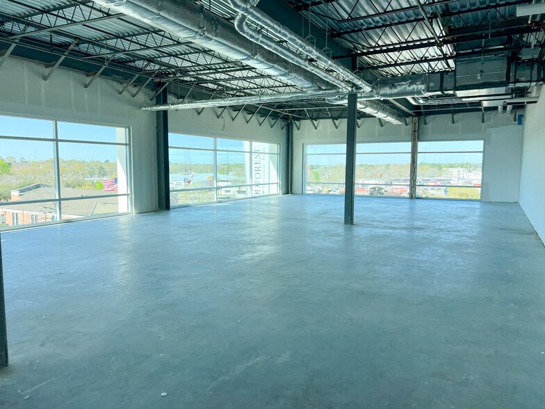 More Photos Of 400 W Davis St, Conroe Office For Lease