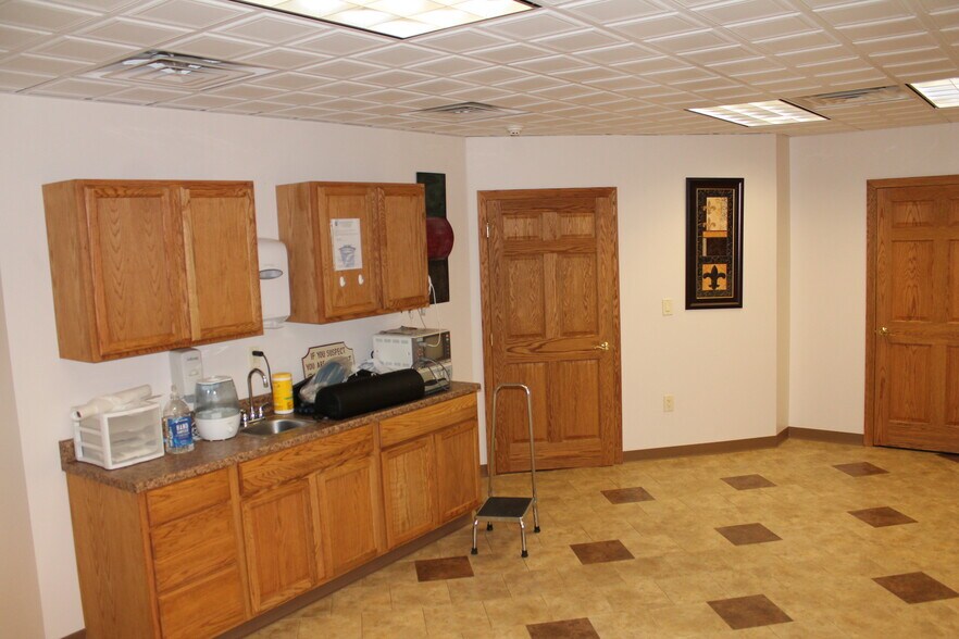 More Photos Of 215 Grove City Rd, Slippery Rock Medical For Sale