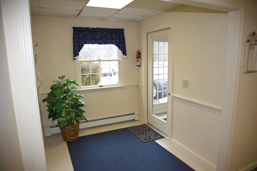 More Photos Of 1236 Portland Rd, Arundel Medical For Sale