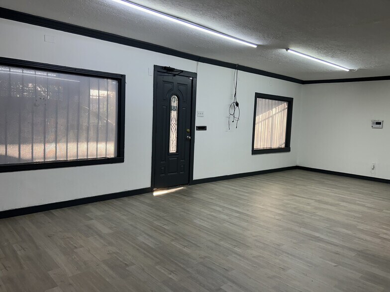 More Photos Of 5302 Bataan Rd, Houston Freestanding For Sale