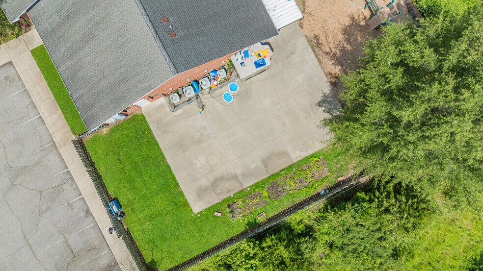 More Photos Of 1004 Old Plank Rd, High Point Daycare Center For Sale