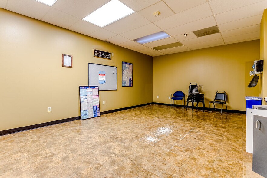 More Photos Of 2350 Valley View Ln, Dallas Loft Creative Space For Lease