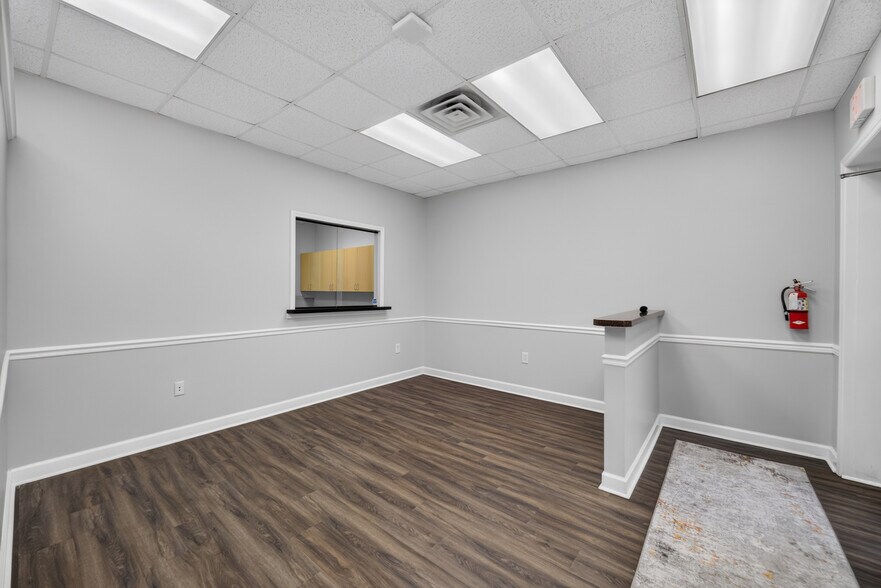 More Photos Of 514 Dabney Rd, Henderson Office For Lease