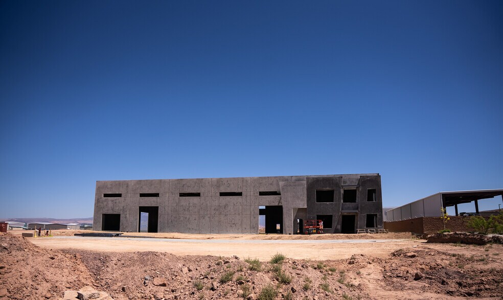 More Photos Of 3955 Aviator Dr, St George Warehouse For Lease
