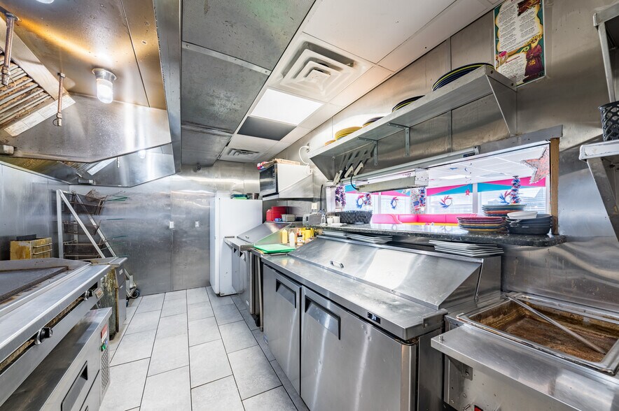 More Photos Of 1111 Fairmont Ave, Fairmont Restaurant For Sale