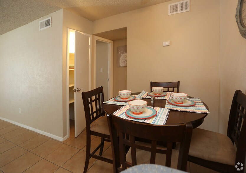 More Photos Of 504 Dudley Cir, Arlington Apartments For Sale