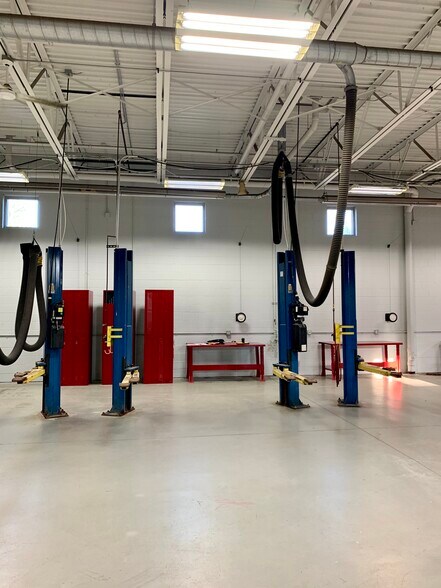 More Photos Of 855 E Grand Ave, Lake Villa Auto Dealership For Lease