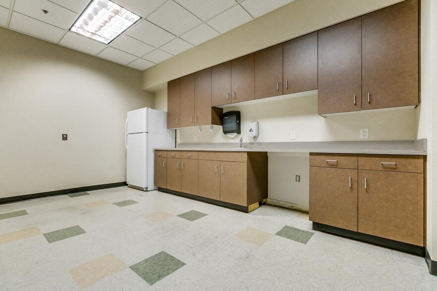 More Photos Of 408 S Eagle Rd, Eagle Coworking Space