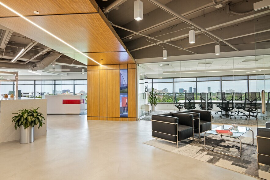 More Photos Of 1400 Centrepark Blvd, West Palm Beach Office For Lease