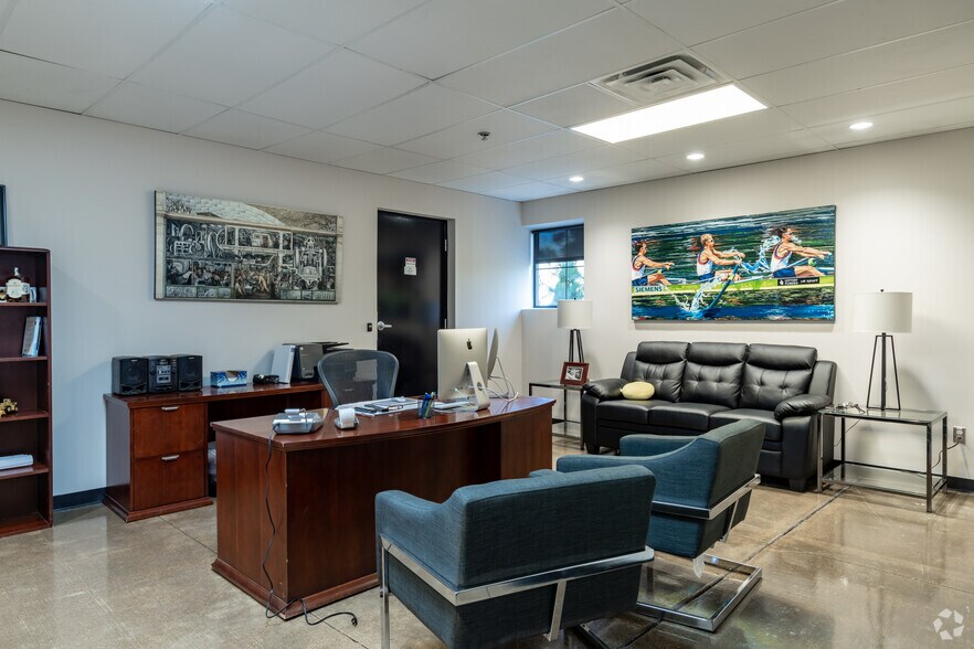 More Photos Of 251 Diversion St, Rochester Office For Sale