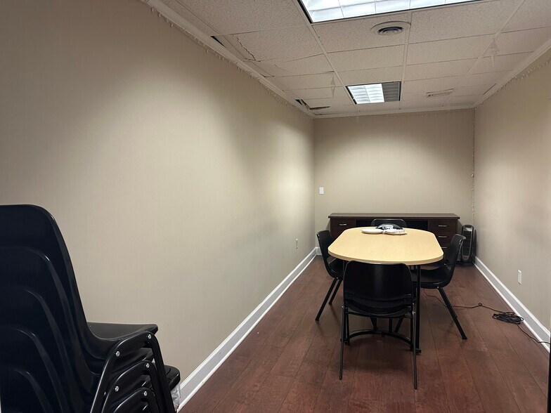 More Photos Of 1004 Princetown Rd, Schenectady Office For Lease