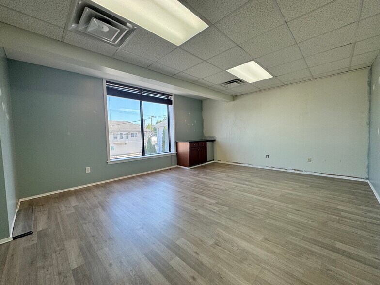 More Photos Of 155 Park Ave, Cranston Storefront Retail Office For Lease