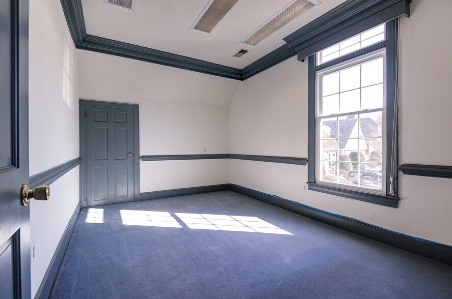 More Photos Of 13000 Harbor Dr, Woodbridge Office For Lease