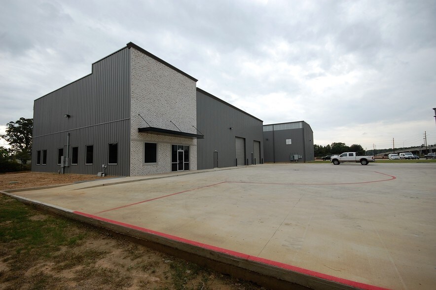 Primary Photo Of 1620 FM 1960 Rd, Houston Warehouse For Lease
