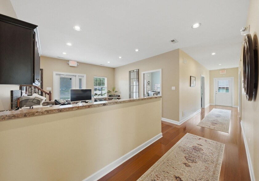 More Photos Of 15-17 Scrementi Ln, Steger Office For Sale