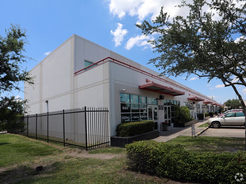 More Photos Of 6918 Corporate Dr, Houston Office For Sale
