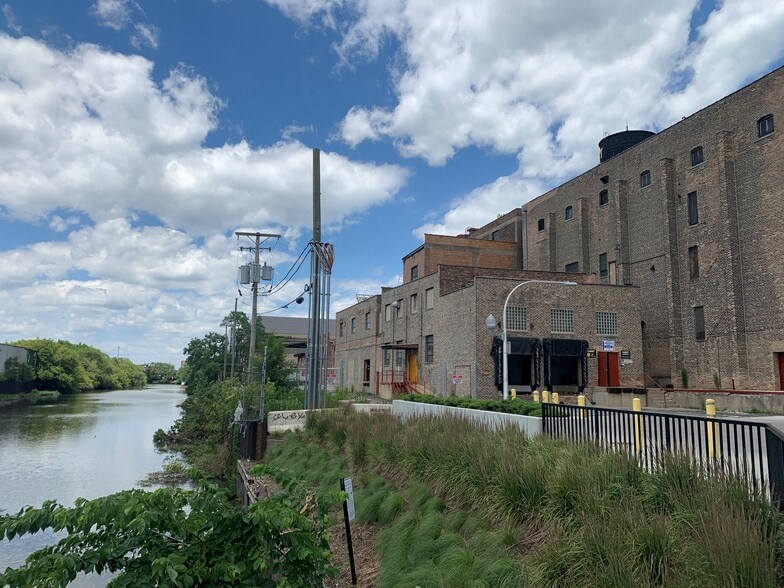 More Photos Of 1410-1440 N Kingsbury St, Chicago Manufacturing For Sale