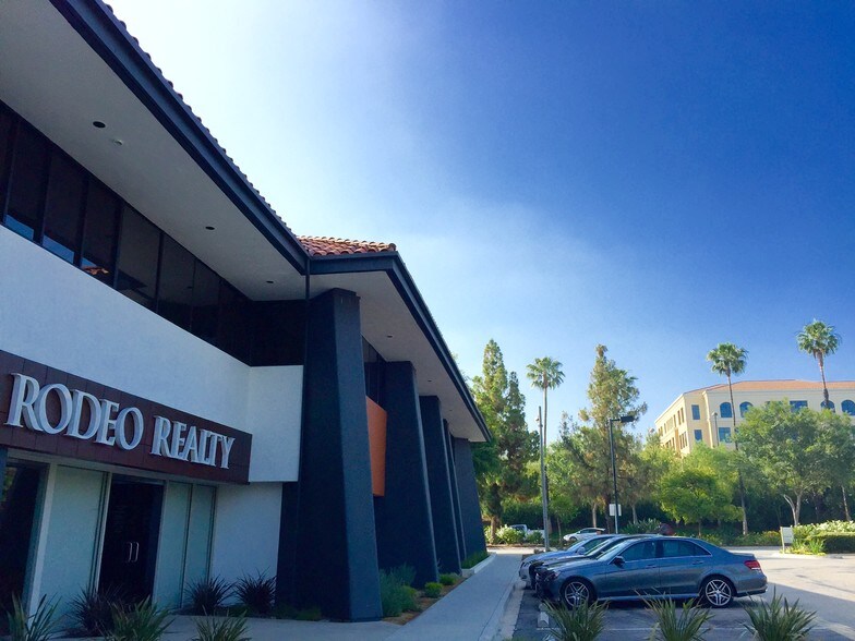More Photos Of 23901 Calabasas Rd, Calabasas Office For Lease