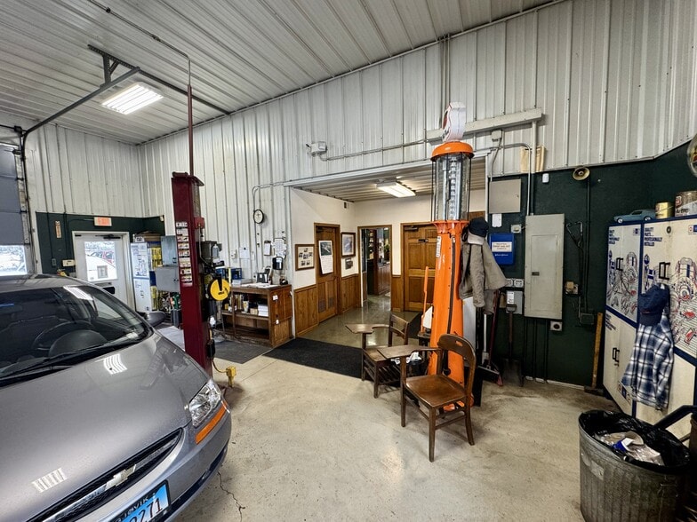 More Photos Of 1951 Wiesbrook Rd, Oswego Light Manufacturing For Sale