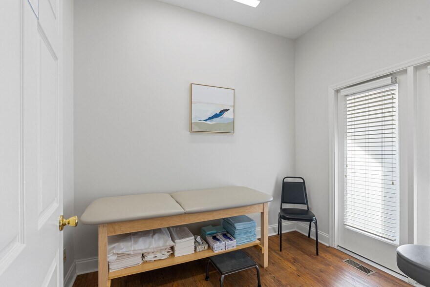 More Photos Of 302-303 Boston Sq, Georgetown Office For Sale