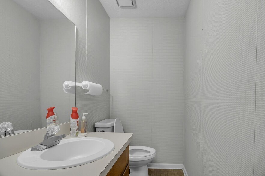 More Photos Of 1281-1283 Parker Rd SE, Conyers Office For Sale