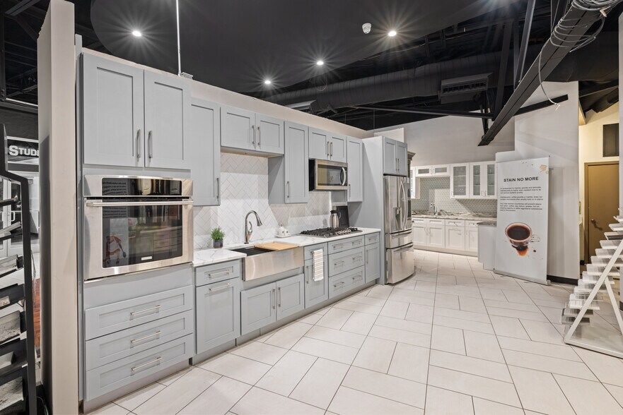 More Photos Of 2866 Poplar Ave, Memphis Storefront Retail Office For Sale