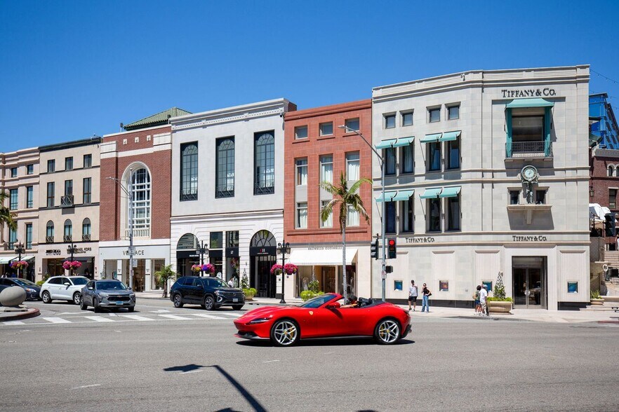 More Photos Of 202-270 N Rodeo Dr, Beverly Hills Storefront For Lease