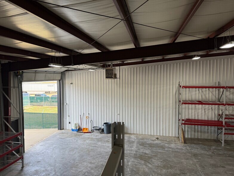 More Photos Of 10435 Bronzewood Dr, Dubuque Warehouse For Sale