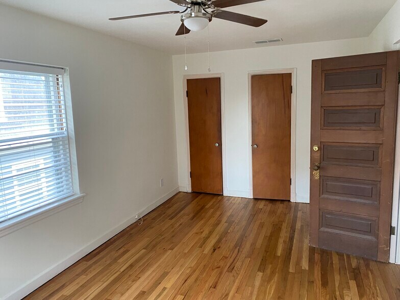 More Photos Of 699 W Woodbine Ave, Kirkwood Office Residential For Lease