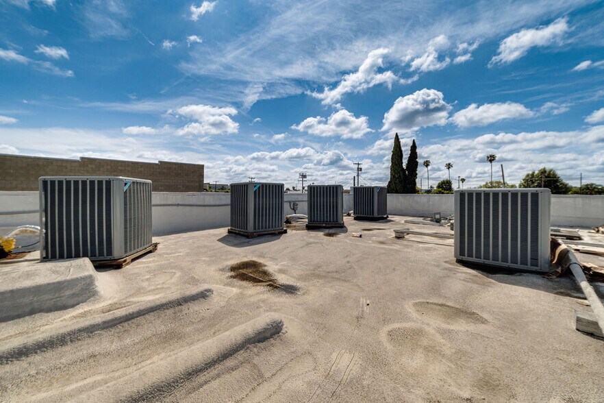 More Photos Of 14748 Keswick St, Van Nuys Warehouse For Sale