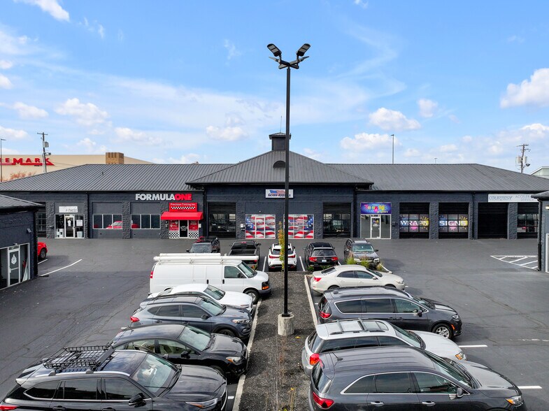 More Photos Of 3801 B Nicholasville Centre Dr, Lexington Unknown For Lease