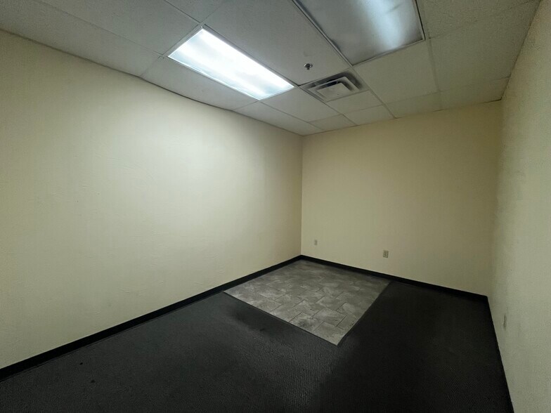 More Photos Of 4220-4232 Charter Ave, Oklahoma City Warehouse For Lease