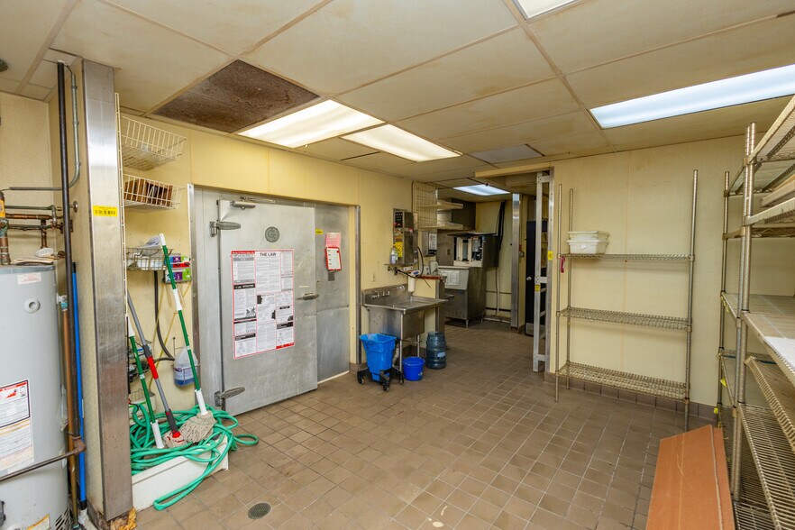 More Photos Of 1403 W 8th St, Wellington Fast Food For Sale