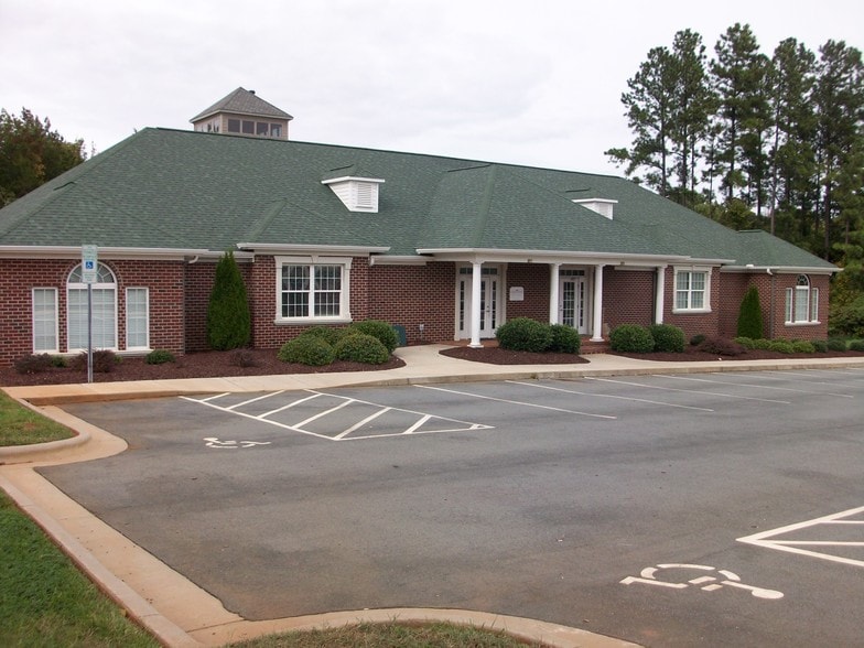 More Photos Of 2977 Crouse Ln, Burlington Medical For Lease