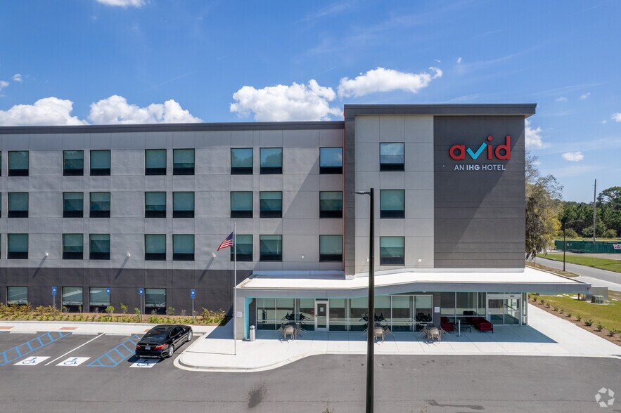 More Photos Of 9 Gateway Blvd W, Savannah Hotel For Sale