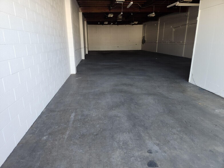 More Photos Of 15225-15237 Nubia St, Baldwin Park Warehouse For Lease