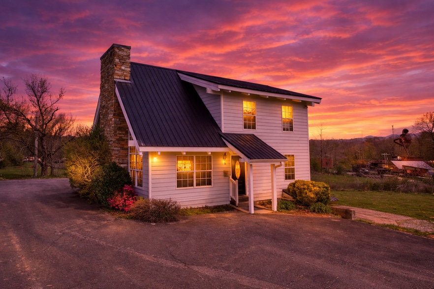 Primary Photo Of 243 Old Highway 5 S, Ellijay Loft Creative Space For Sale