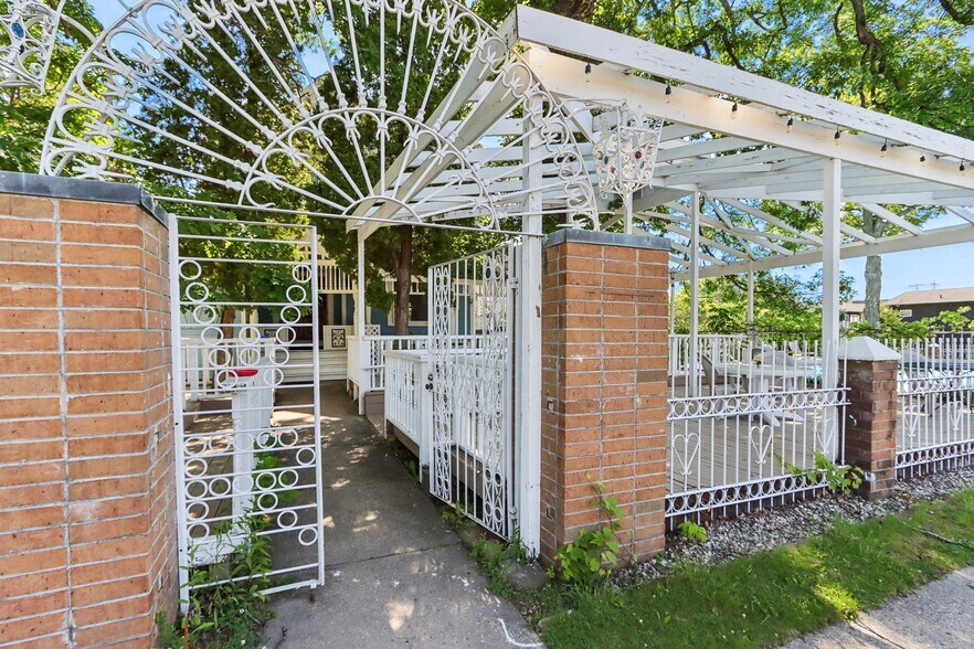 More Photos Of 910 River Rd, Wisconsin Dells Hotel For Sale