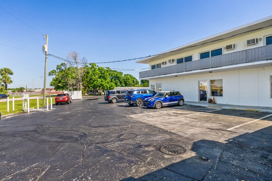 More Photos Of 1615 14th Ave, Vero Beach Medical For Sale