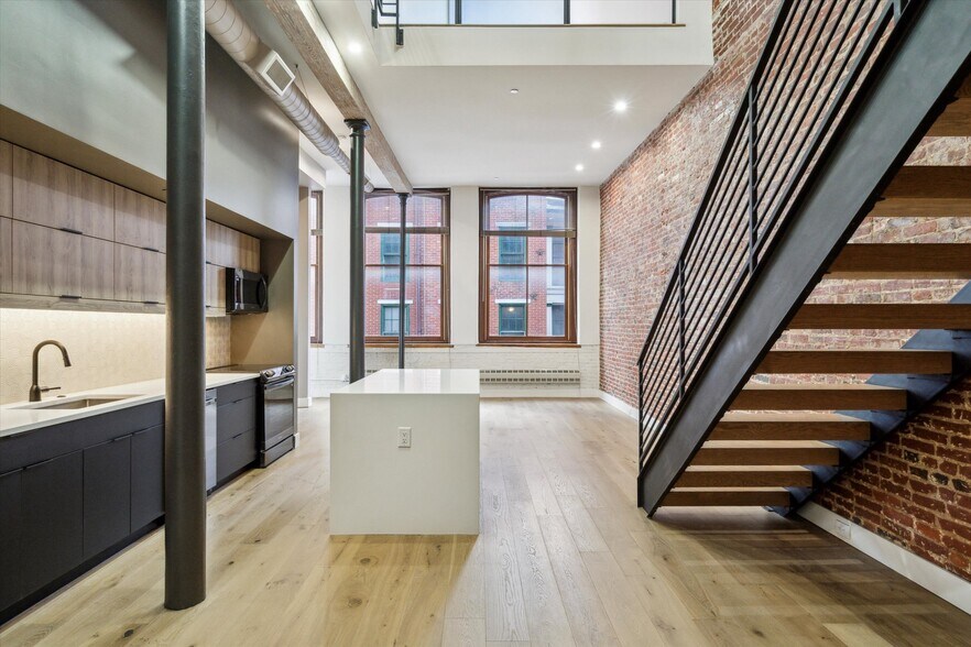 More Photos Of 32-34 S Strawberry St, Philadelphia Loft Creative Space For Sale