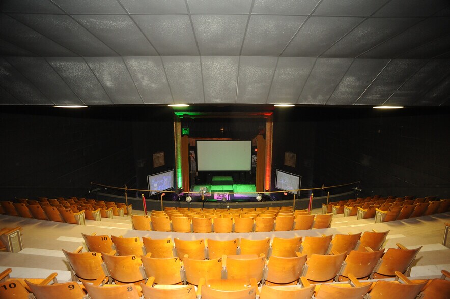 More Photos Of 424 W Main St, Denison Storefront Retail Office For Sale