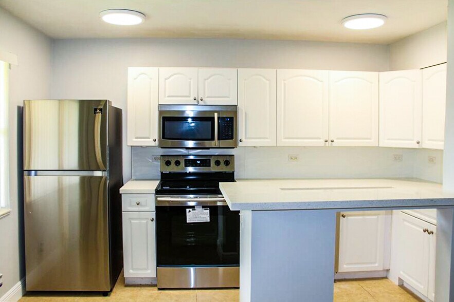 More Photos Of 921-925 NE 17th Ave, Fort Lauderdale Apartments For Sale