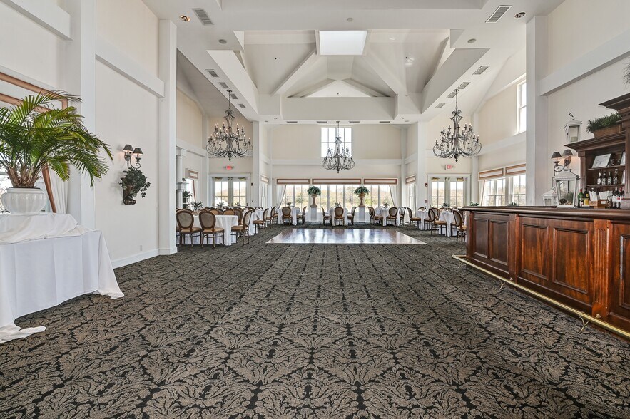 More Photos Of 56-58 S Bay Ave, Eastport Restaurant For Sale