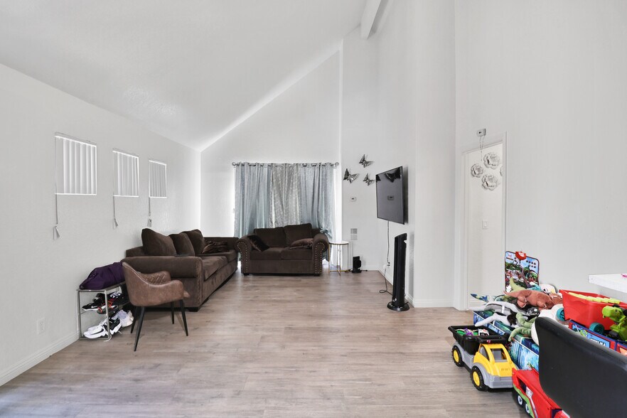 More Photos Of 15909 Vermont Ave, Paramount Apartments For Sale