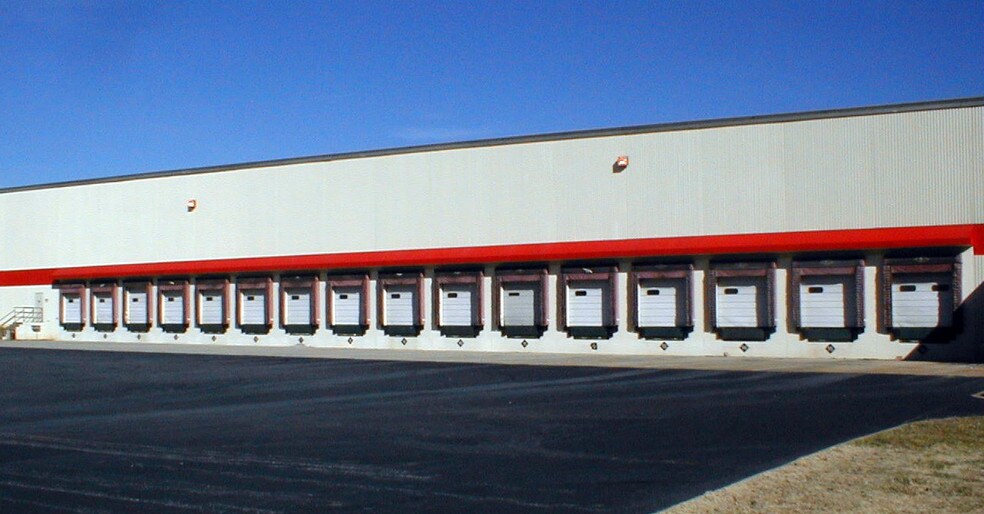 More Photos Of 13201 W Reese Blvd, Huntersville Warehouse For Lease