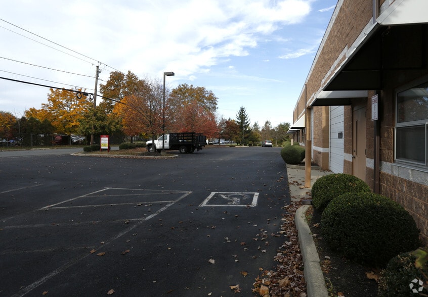 More Photos Of 1700-1720 Sylvan Ave, Hamilton Flex For Sale