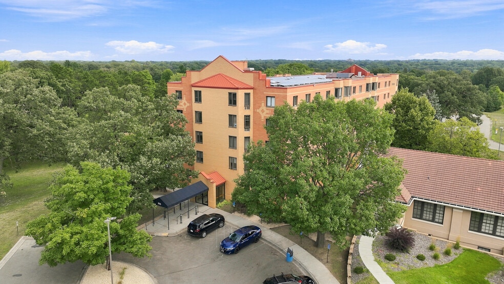 More Photos Of 985 Ivy Ave E, Saint Paul Apartments For Sale