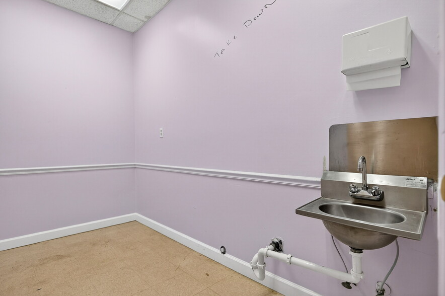 More Photos Of 4127-4141 Mayfield Rd, South Euclid Office For Sale